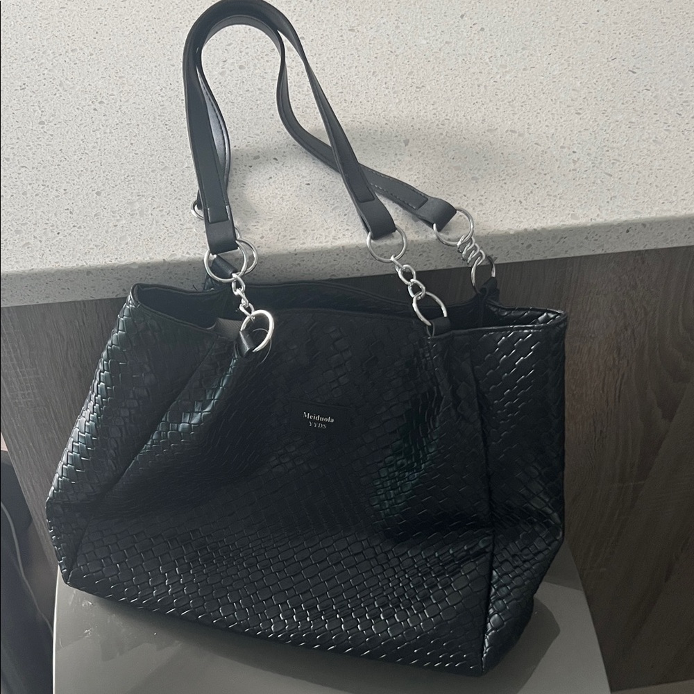 New Chic Black Textured Shoulder Bag - Soft Bag - Picture 8 of 8